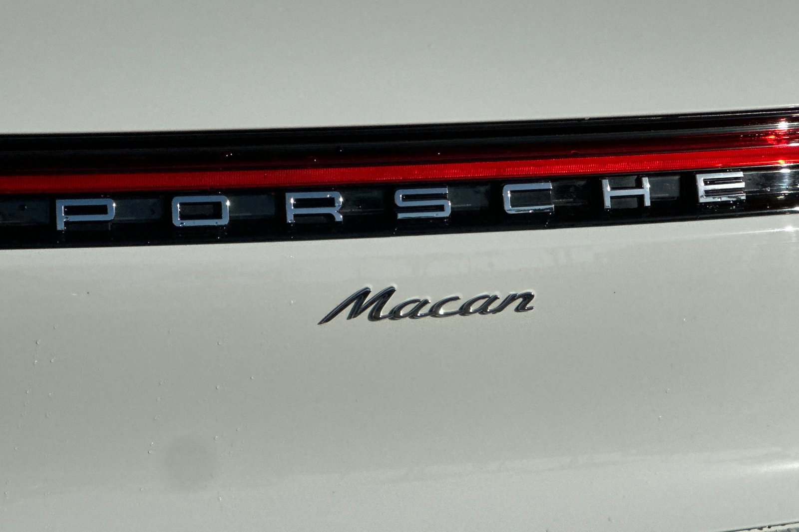 Used 2024 Porsche Macan AWD/4WD image 27