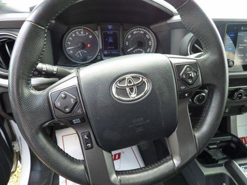 Used 2017 Toyota Tacoma 4x4 Double Cab image 17