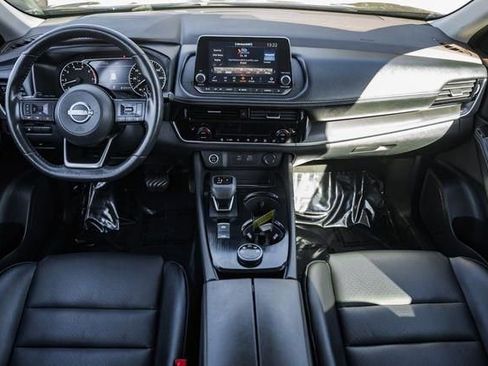 Used 2022 Nissan Rogue SV w/ SV Premium Package image 17