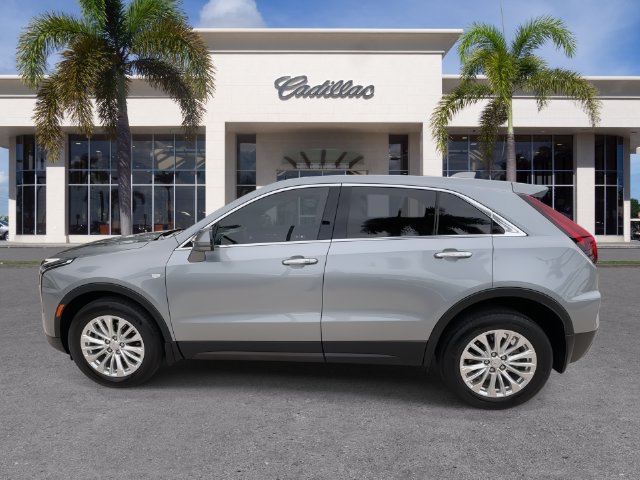 Used 2024 Cadillac XT4 Luxury w/ Cold Weather Package FWD image 8