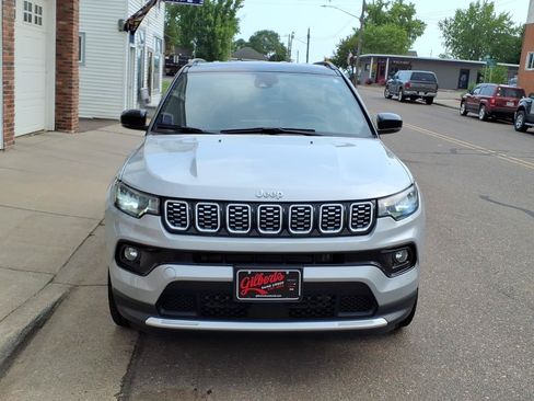 Used 2025 Jeep Compass Limited AWD/4WD image 3