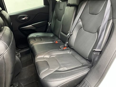 Used 2022 Jeep Cherokee Latitude Lux FWD image 19
