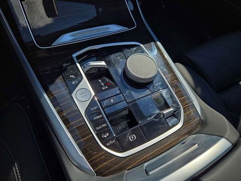 Used 2024 BMW X5 xDrive50e image 27