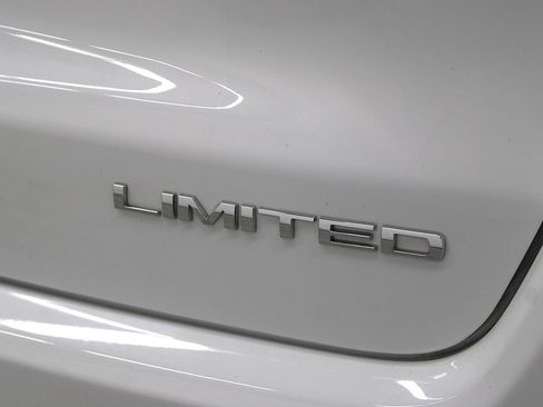 Certified 2025 Jeep Compass Limited AWD/4WD image 38