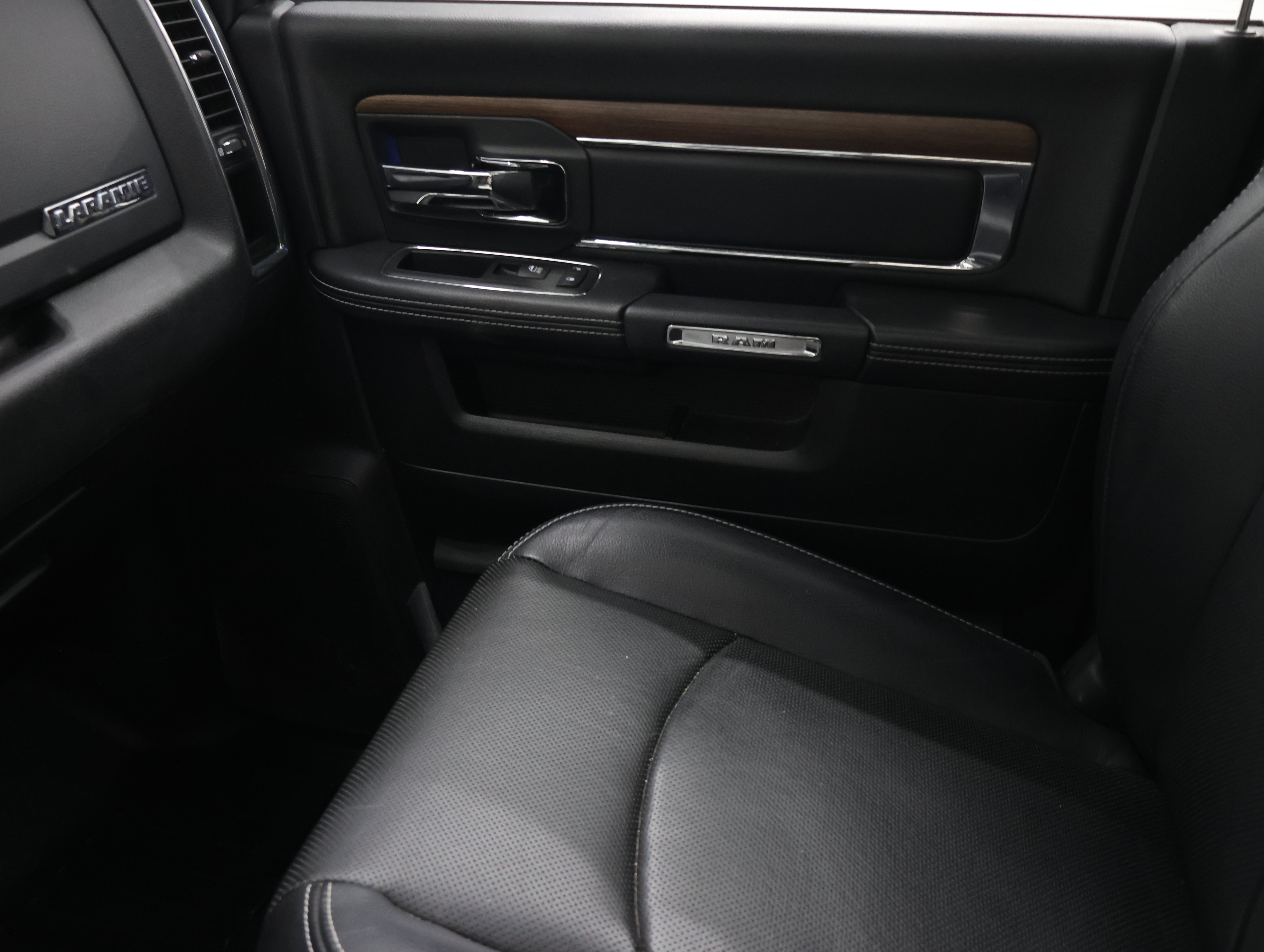 Used 2016 RAM 3500 Laramie AWD/4WD image 14