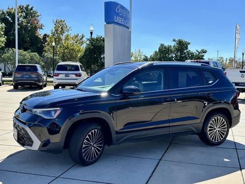 Used 2025 Volkswagen Taos SE image 14