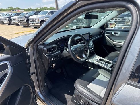 Used 2022 Ford Explorer XLT w/ Equipment Group 202A image 20