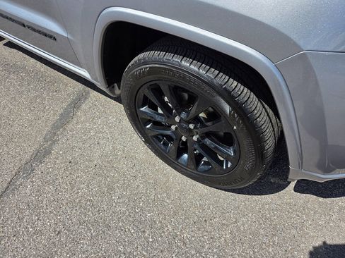 Used 2018 Jeep Grand Cherokee Altitude RWD image 31