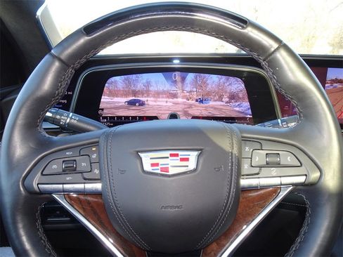 Certified 2022 Cadillac Escalade Premium Luxury Platinum image 17