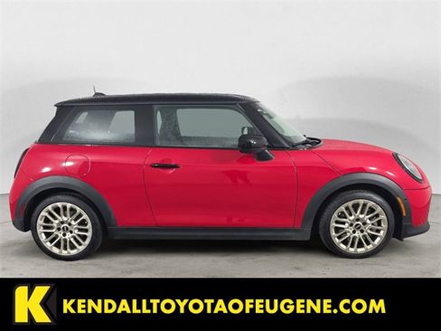 Used 2025 MINI Cooper 2-Door Hardtop image 6