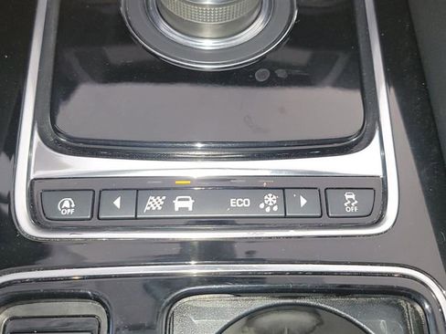Used 2019 Jaguar F-PACE Prestige image 23