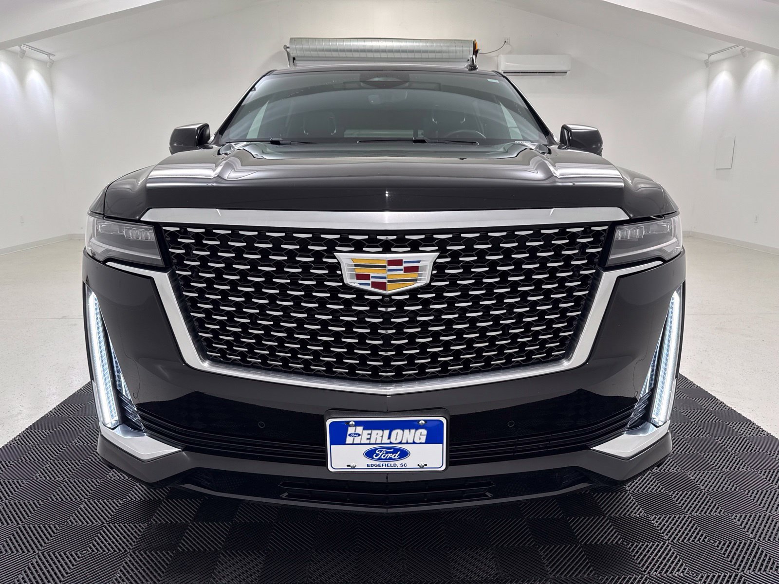 Used 2021 Cadillac Escalade ESV Premium Luxury AWD/4WD image 2