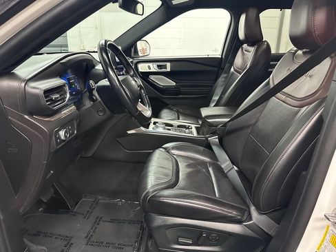 Used 2022 Ford Explorer Platinum w/ Class IV Trailer Tow Package AWD/4WD image 18