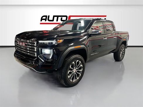 Used 2025 GMC Canyon Denali image 3