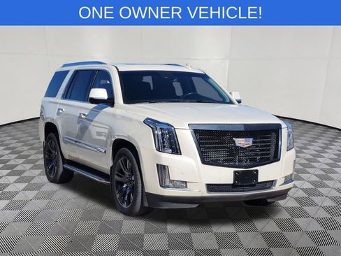 Used 2015 Cadillac Escalade Luxury image 2