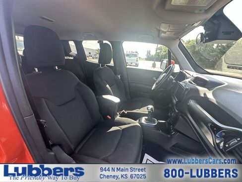 Used 2018 Jeep Renegade Altitude FWD image 21