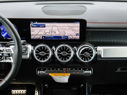 Used 2024 Mercedes-Benz EQB 300 4MATIC image 11