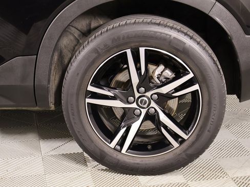 Used 2023 Volvo XC40 B4 Plus image 19