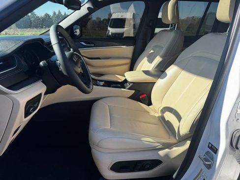 Certified 2024 Jeep Grand Cherokee Limited AWD/4WD image 22