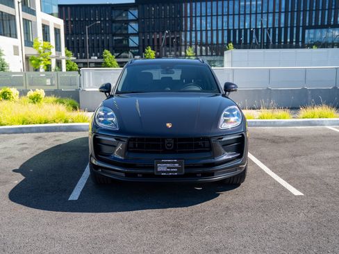 Certified 2026 Porsche Macan AWD/4WD image 6