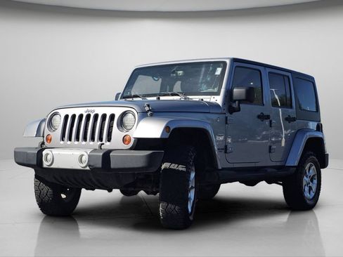 Used 2013 Jeep Wrangler Unlimited Sahara AWD/4WD image 19