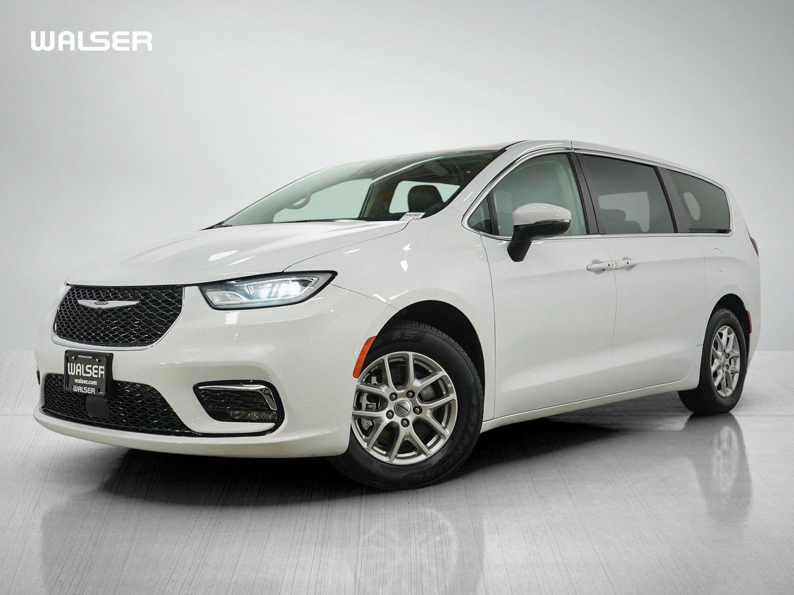 Used 2023 Chrysler Pacifica Touring-L FWD image 1