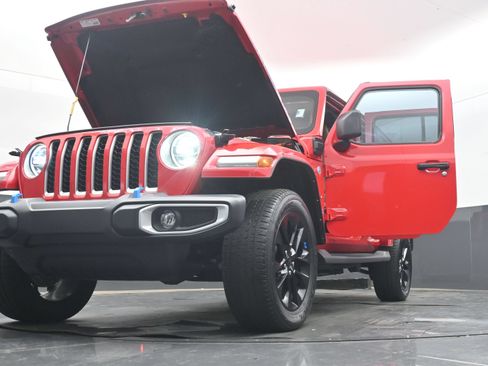 Used 2022 Jeep Wrangler Unlimited Sahara w/ Cold Weather Group AWD/4WD image 42