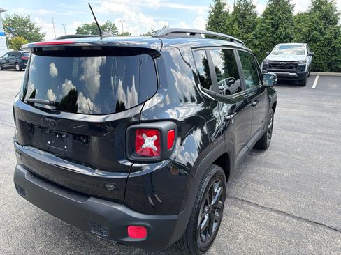 Used 2016 Jeep Renegade Latitude AWD/4WD image 5