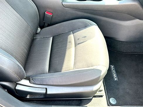 Used 2025 Nissan Altima 2.5 SV FWD image 25
