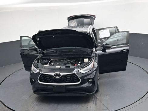 Used 2023 Toyota Highlander L image 44