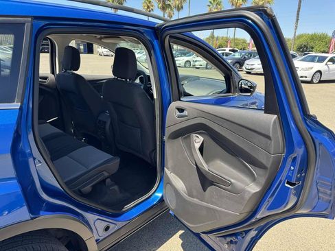 Used 2018 Ford Escape SE w/ SE Sync 3 Package AWD/4WD image 17