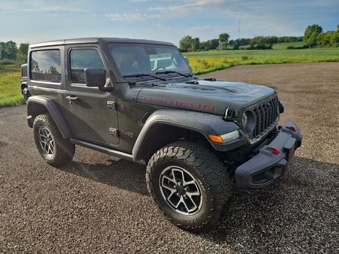 Used 2024 Jeep Wrangler Rubicon w/ Technology Group AWD/4WD image 3