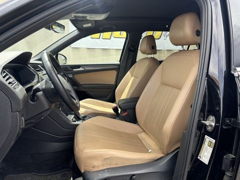 Used 2022 Volkswagen Tiguan SE FWD image 5