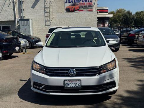 Used 2017 Volkswagen Passat 1.8T SE image 2