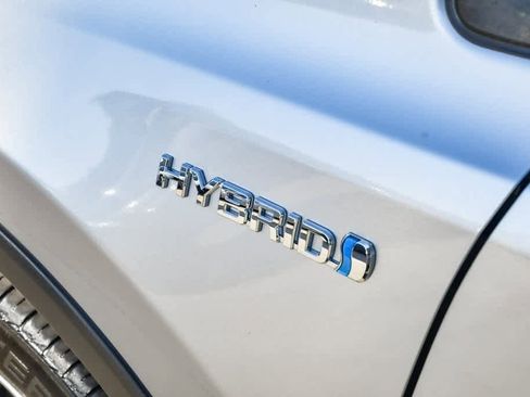 Used 2017 Toyota RAV4 Limited image 16