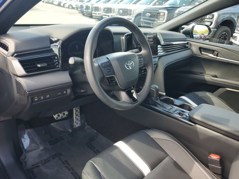 Used 2025 Toyota Camry SE image 7