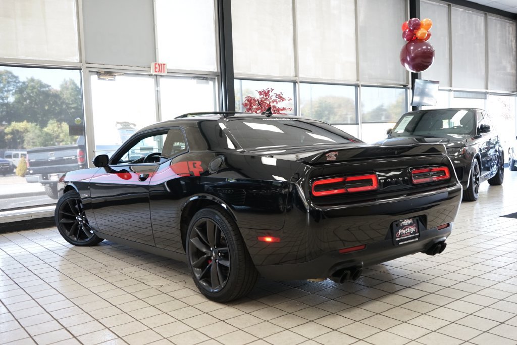 Used 2022 Dodge Challenger R/T w/ Performance Handling Group RWD image 4