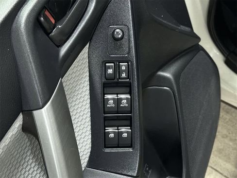 Used 2017 Subaru Forester 2.5i Premium image 22