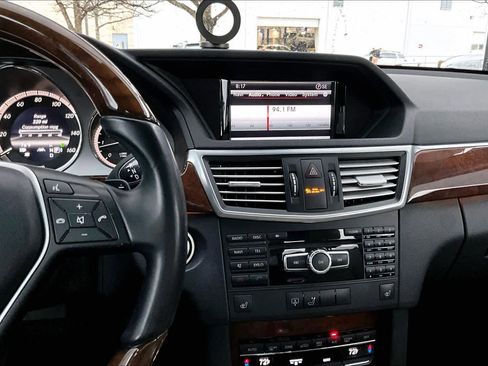 Used 2013 Mercedes-Benz E 350 BlueTEC Sedan image 6