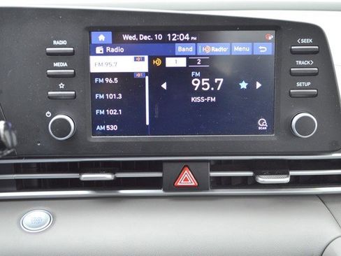 Used 2023 Hyundai Elantra Blue image 30