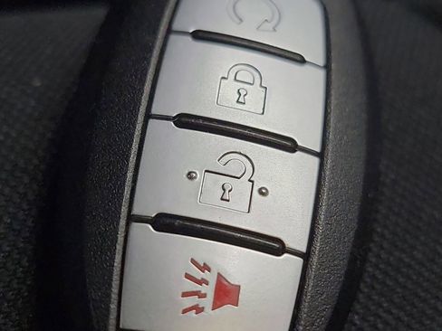 Used 2018 Nissan Pathfinder SV image 31