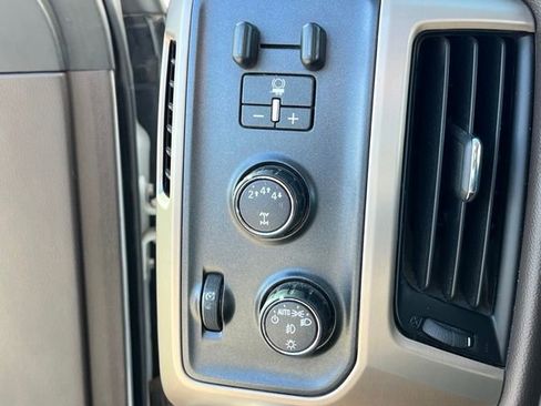 Used 2017 GMC Sierra 2500 Denali w/ Duramax Plus Package AWD/4WD image 19