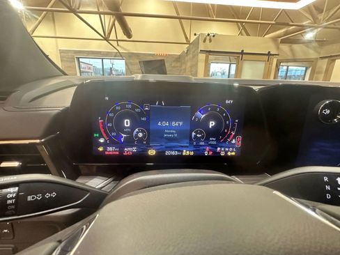 Used 2025 Chevrolet Suburban Z71 image 11