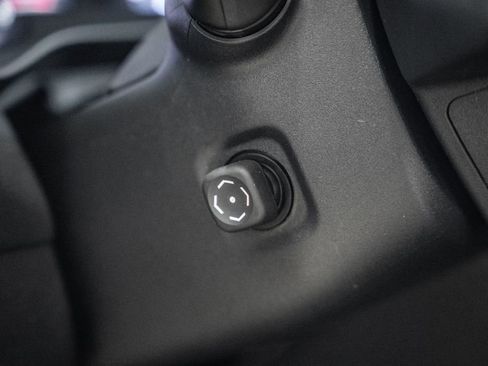 Used 2021 Toyota Venza LE image 43