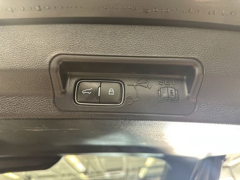 Certified 2022 Ford Explorer XLT w/ Equipment Group 202A image 31