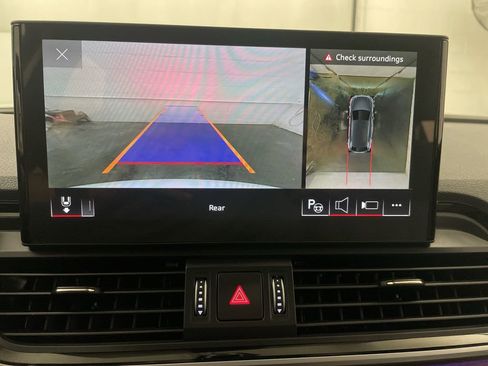 Used 2023 Audi Q5 2.0T Prestige w/ Prestige Package image 9