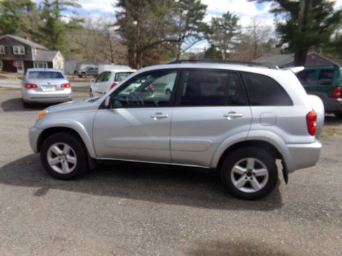 Used 2005 Toyota RAV4 4WD image 8