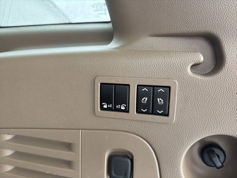 Used 2017 Chevrolet Suburban Premier image 13