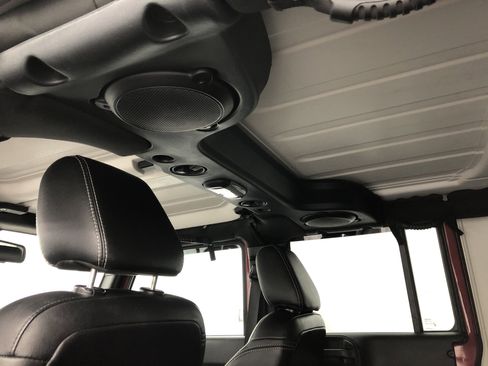 Used 2013 Jeep Wrangler Unlimited Sahara image 10