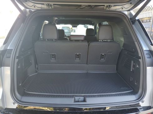New 2026 Chevrolet Traverse RS w/ LPO, Floor Liner Package image 9